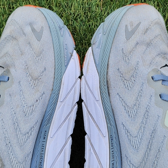 HOKA ARAHI 6 - Womens Sneakers - SIZE 10B - Please See Pictures - Picture 8 of 10